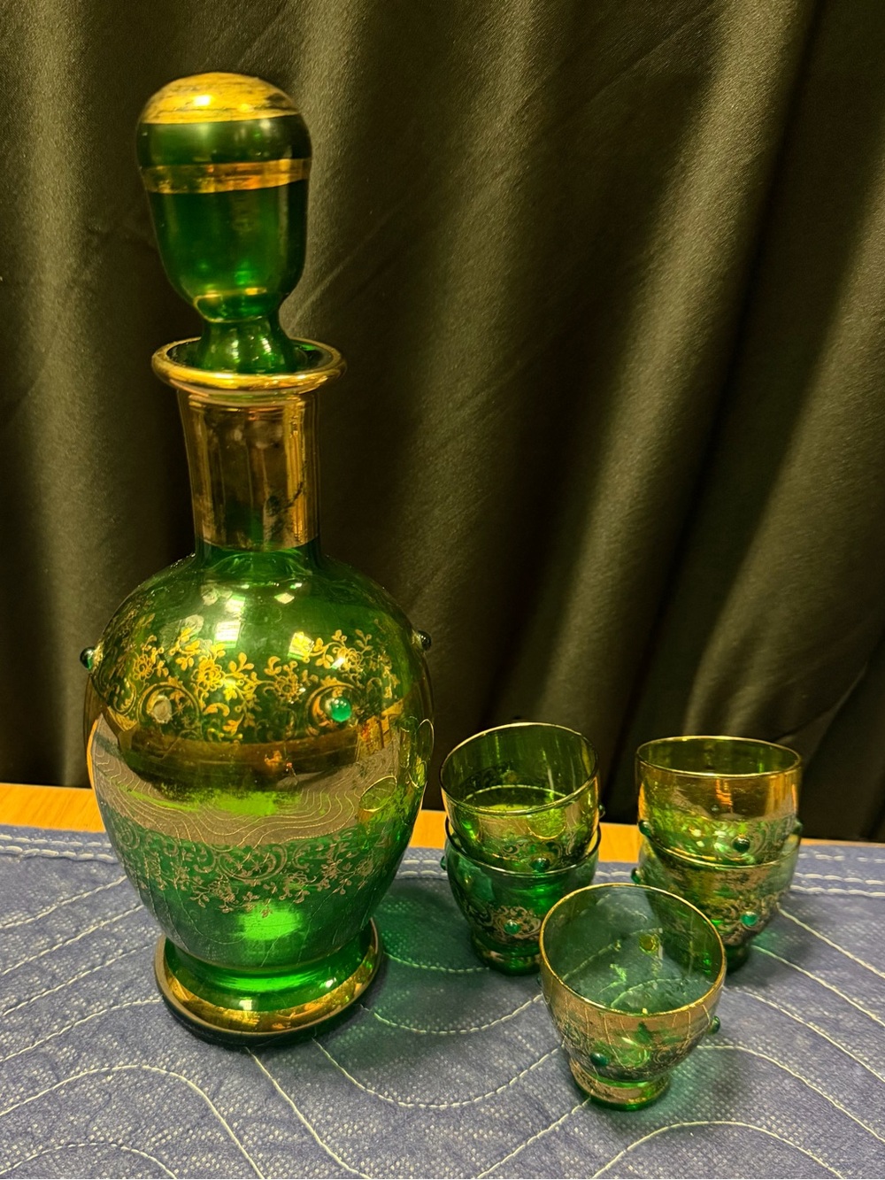 Green Emerald Vase piece of decorative glassware and 5 decorative mini glasses)